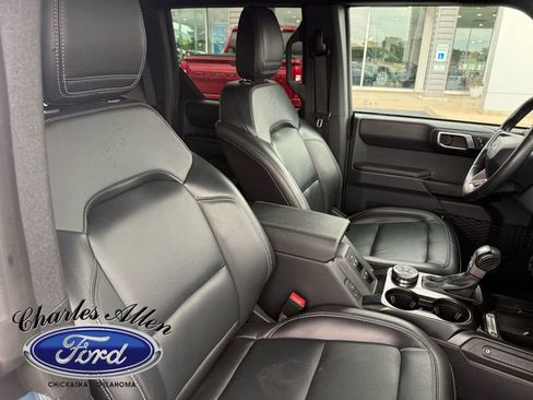 Used 2025 Ford Bronco Outer Banks AWD/4WD image 13