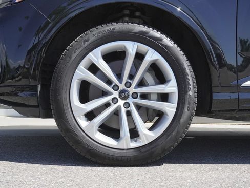 Used 2025 Audi Q7 3.0T Premium Plus AWD/4WD image 32