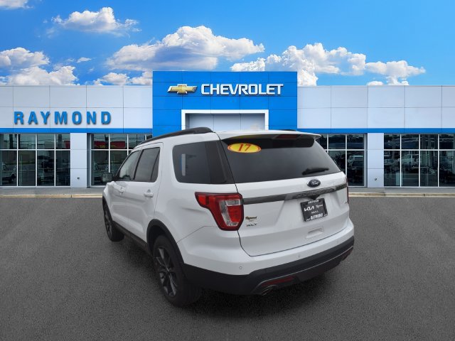 Used 2017 Ford Explorer XLT w/ Equipment Group 202A AWD/4WD image 5