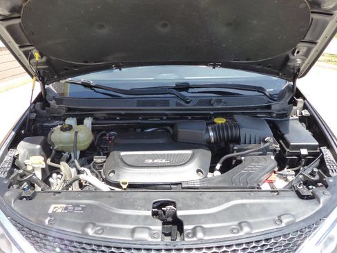 Used 2019 Chrysler Pacifica Touring-L Plus w/ Tire & Wheel Group FWD image 14