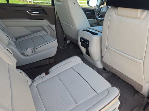 New 2026 GMC Yukon Denali w/ Denali Reserve Package AWD/4WD image 11