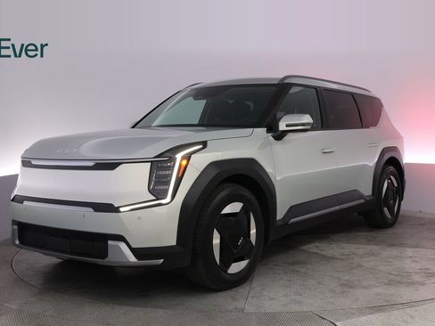 Used 2024 Kia EV9 Wind AWD/4WD image 2