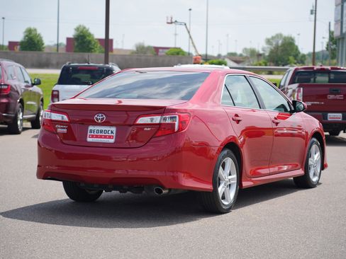Used 2014 Toyota Camry SE FWD image 3