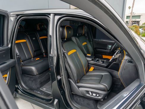Used 2023 Rolls-Royce Cullinan Black Badge w/ Leather Finishing Pack image 13
