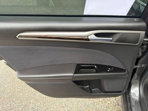 Used 2016 Ford Fusion SE w/ Equipment Group 202A FWD image 15