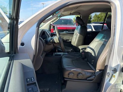 Used 2011 Nissan Xterra PRO-4X w/ Pro-4x Leather Pkg AWD/4WD image 16