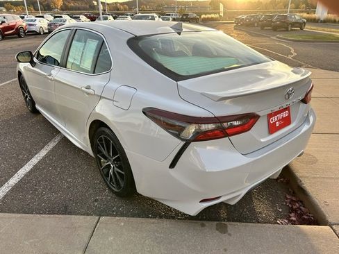 Certified 2022 Toyota Camry SE image 3