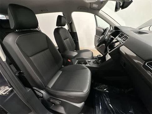 Certified 2022 Volkswagen Tiguan SE image 23