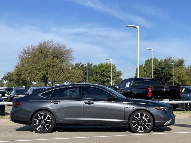 Used 2025 Honda Accord Touring image 3