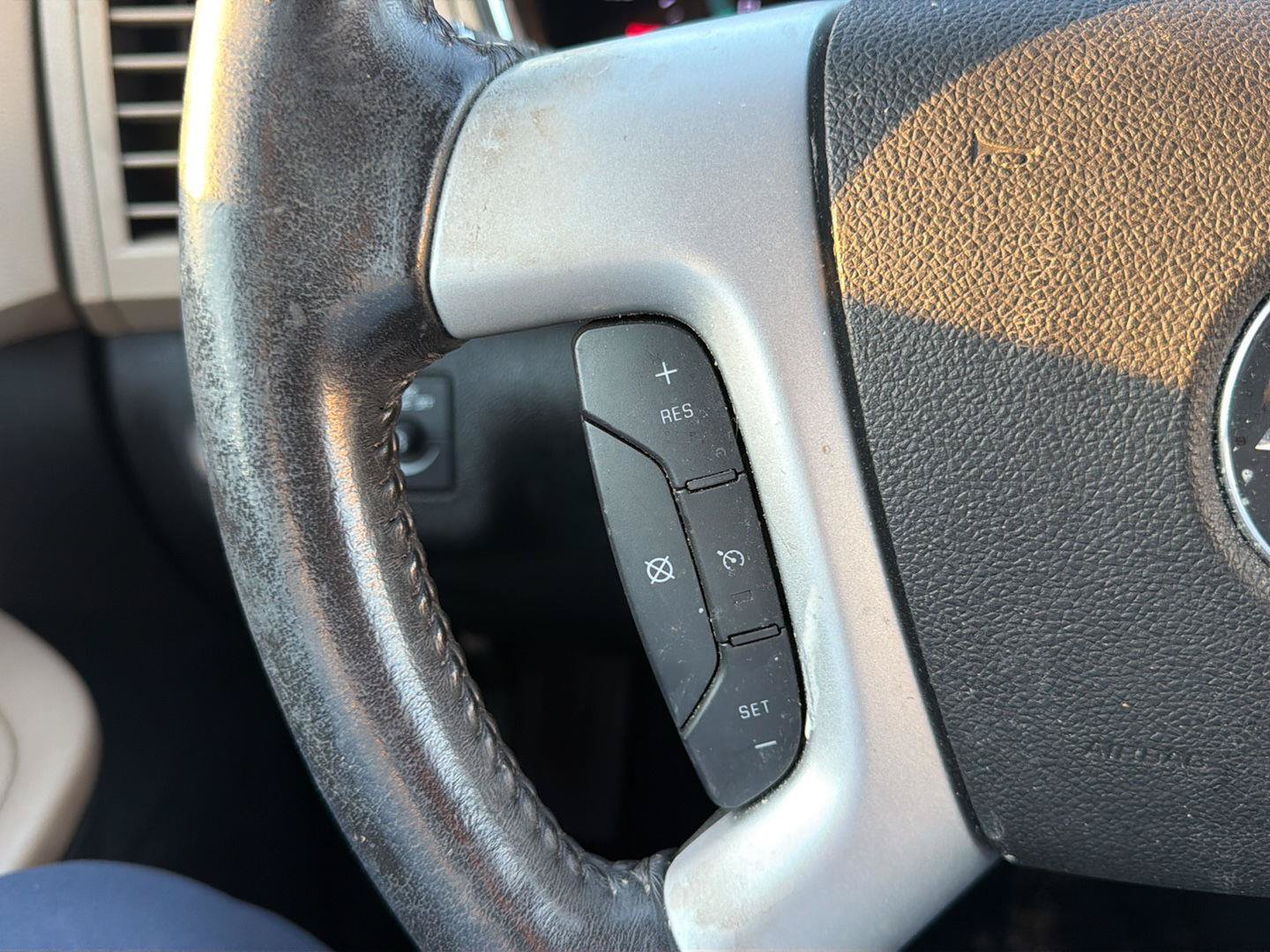 Used 2011 Chevrolet Traverse LTZ FWD image 10