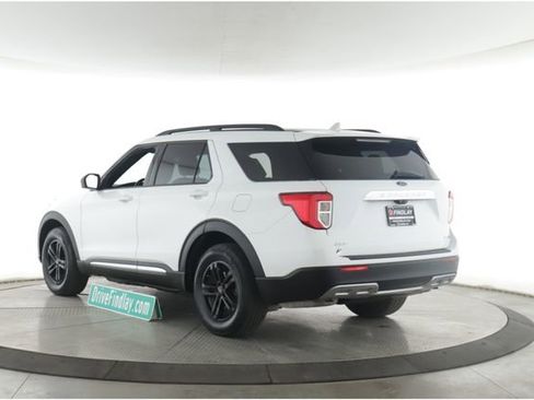 Used 2020 Ford Explorer XLT w/ Equipment Group 202A AWD/4WD image 8