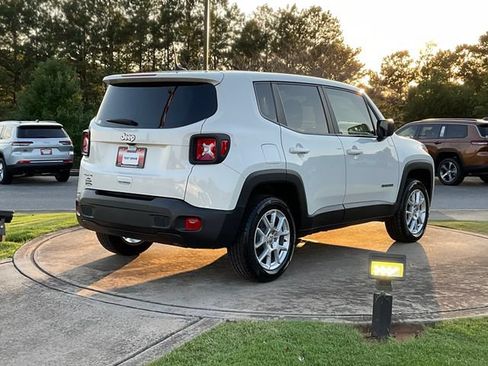 Used 2023 Jeep Renegade Latitude AWD/4WD image 7