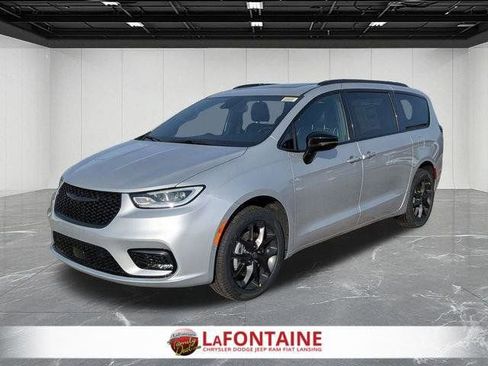 New 2026 Chrysler Pacifica Select AWD/4WD image 1