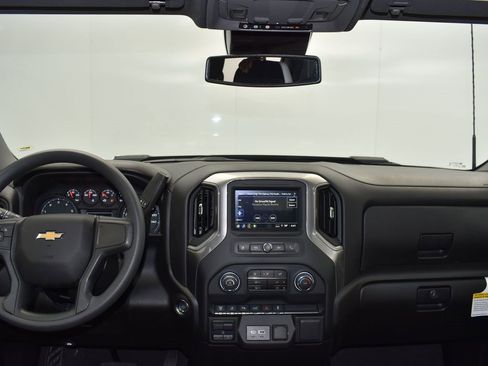 Used 2024 Chevrolet Silverado 2500 Custom w/ Custom Value Package image 18