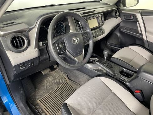 Used 2018 Toyota RAV4 LE AWD/4WD image 3