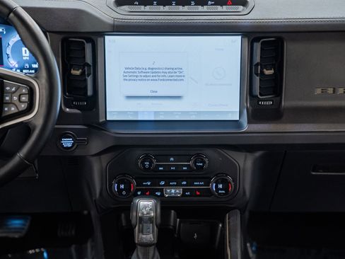 Used 2025 Ford Bronco Badlands image 26