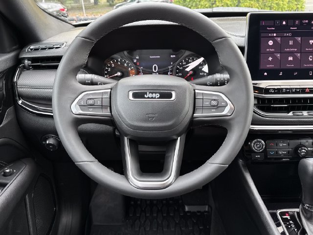 Used 2023 Jeep Compass Latitude AWD/4WD image 9