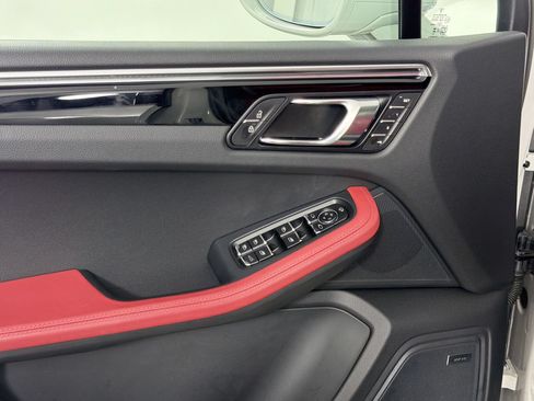 Certified 2026 Porsche Macan AWD/4WD image 14