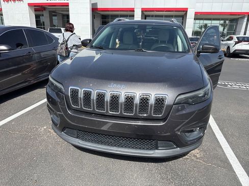 Used 2020 Jeep Cherokee Latitude Plus FWD image 2