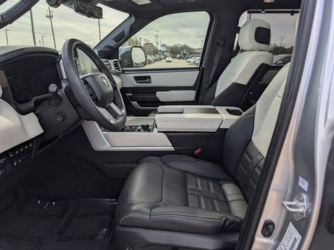 Used 2024 Toyota Sequoia Capstone AWD/4WD image 28