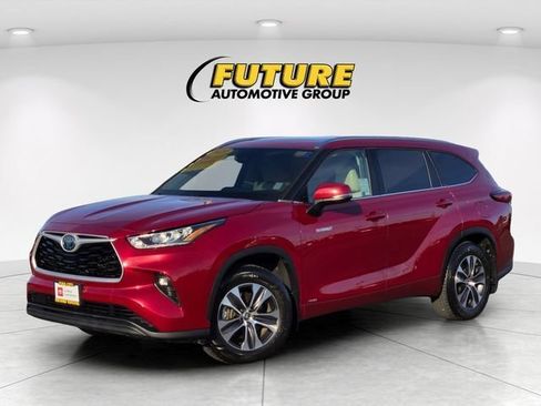 Certified 2020 Toyota Highlander XLE AWD/4WD image 10