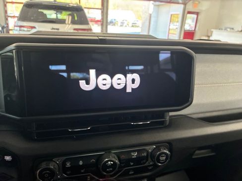 Used 2024 Jeep Wrangler Unlimited w/ Convenience Group AWD/4WD image 36