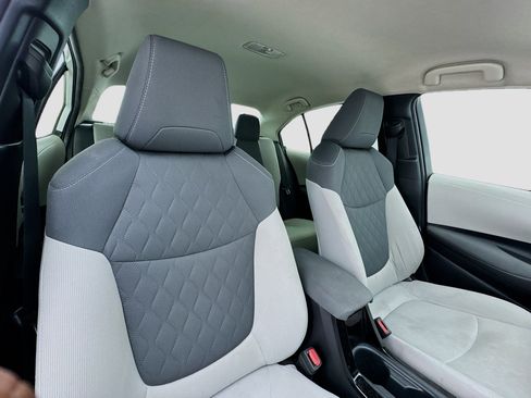Used 2022 Toyota Corolla LE FWD image 18