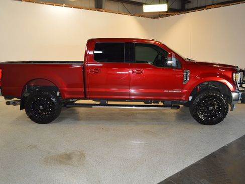 Used 2017 Ford F250 Lariat w/ Lariat Value Package image 2