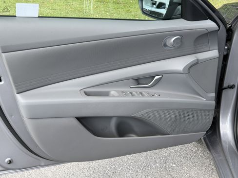 Used 2025 Hyundai Elantra SE w/ Cargo Package FWD image 14
