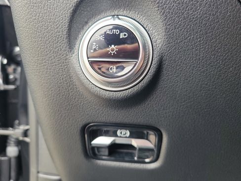 Used 2024 Mercedes-Benz C 300 Sedan image 16