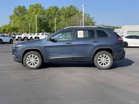 Used 2020 Jeep Cherokee Latitude w/ Cold Weather Group AWD/4WD image 2
