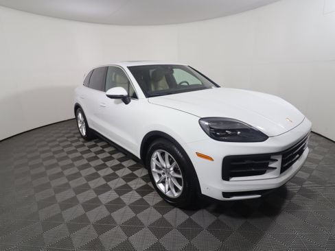 Used 2025 Porsche Cayenne image 9