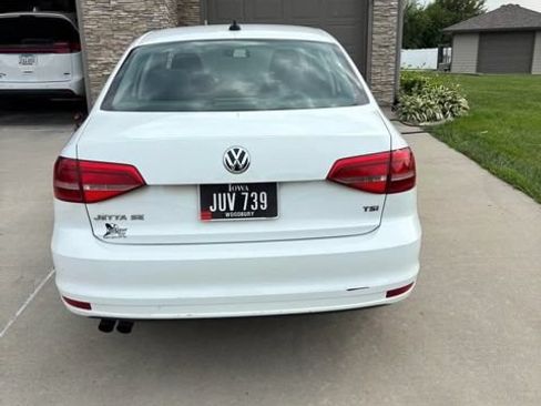 Used 2015 Volkswagen Jetta SE FWD image 3