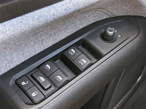 Used 2022 Jeep Compass Latitude image 17