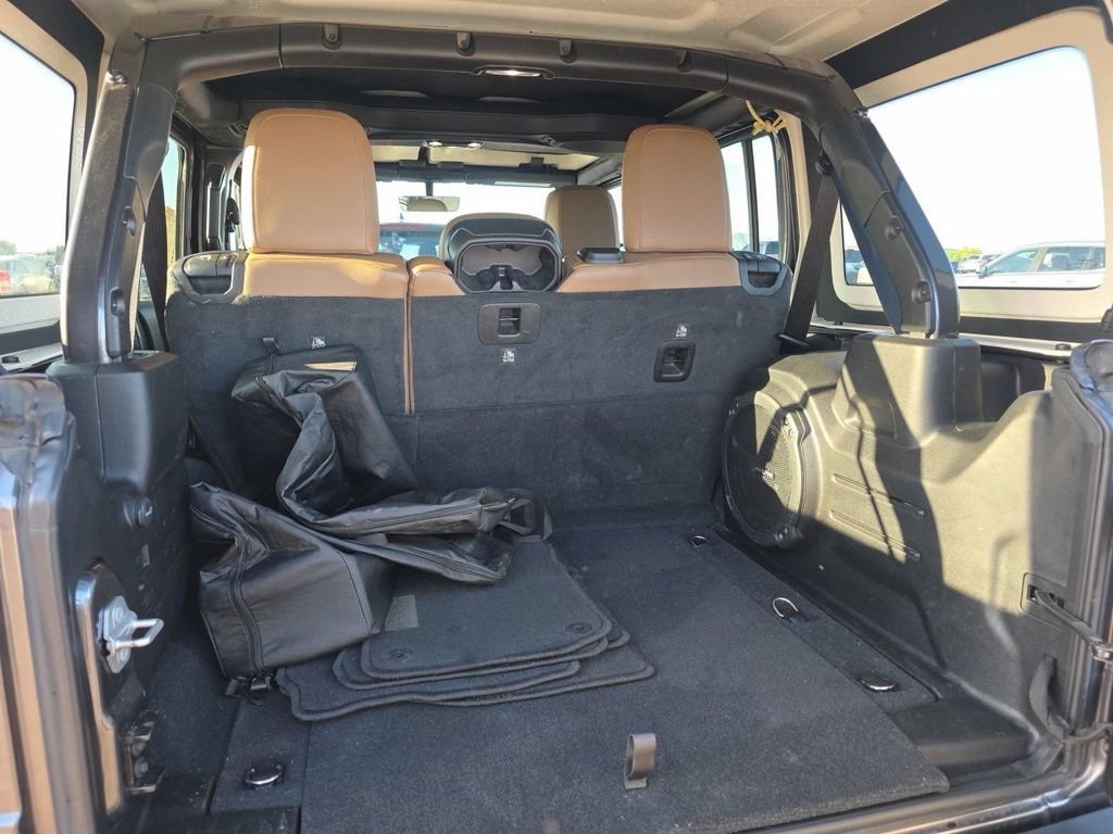 Used 2022 Jeep Wrangler Unlimited Sahara w/ LED Lighting Group AWD/4WD image 10