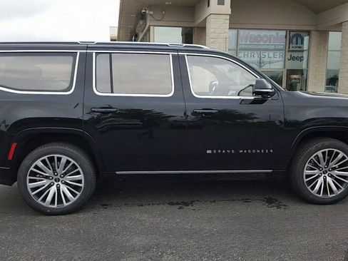 New 2023 Jeep Grand Wagoneer Series III w/ HD Trailer Tow Package image 10