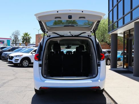 Used 2022 Chrysler Pacifica Touring-L FWD image 22