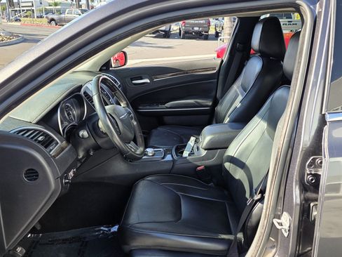 Used 2019 Chrysler 300 Limited RWD image 12