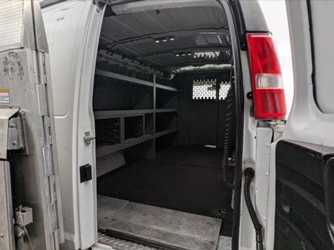 Used 2021 Chevrolet Express 3500 w/ Driver Convenience Package RWD image 14