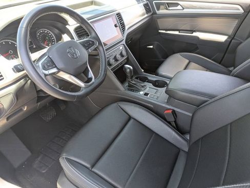 Used 2021 Volkswagen Atlas Cross Sport SE FWD image 17