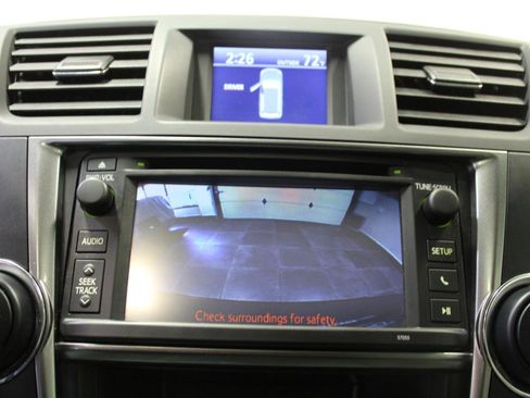 Used 2013 Toyota Highlander SE image 14