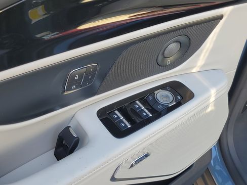 New 2026 Lincoln Nautilus Reserve image 9