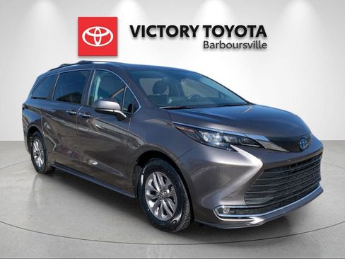 Used 2024 Toyota Sienna XLE image 5