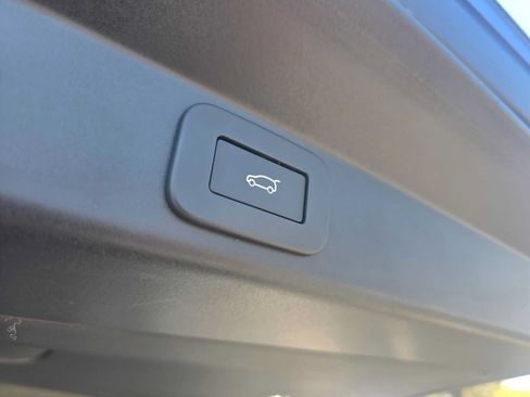 Used 2025 Land Rover Range Rover Sport SE AWD/4WD image 15