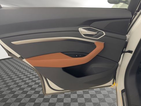 Used 2021 Audi e-tron Premium w/ Convenience Plus Package image 17