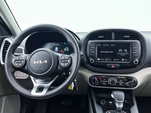 Certified 2023 Kia Soul LX image 3