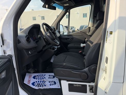 Used 2021 Mercedes-Benz Sprinter 1500 image 10