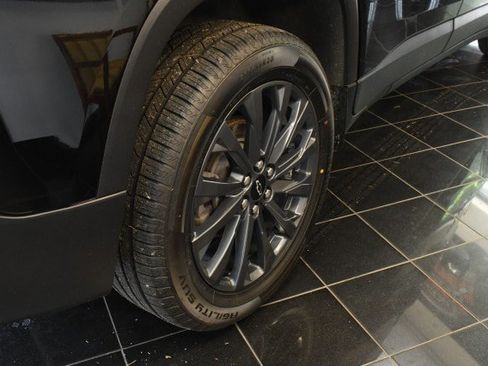 Used 2023 Chevrolet Traverse RS AWD/4WD image 41