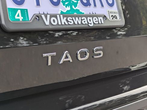 Used 2025 Volkswagen Taos SE w/ Panoramic Sunroof Package image 31