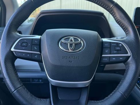 Used 2021 Toyota Sienna XLE image 20